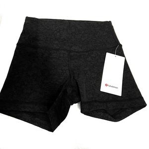 Lululemon Wunder Train HR short 4” size 6